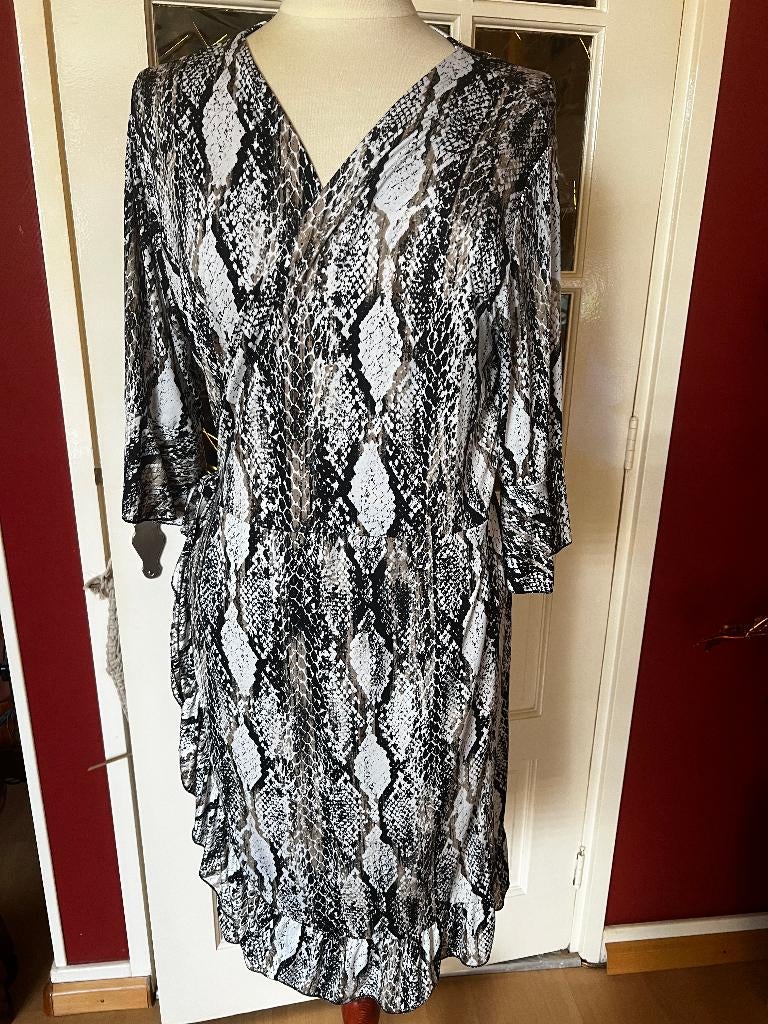 wikkeljurk in slangenprint, Kleding | Dames, Jurken, Zo goed als nieuw, Maat 38/40 (M), Zwart, Onder de knie, Ophalen