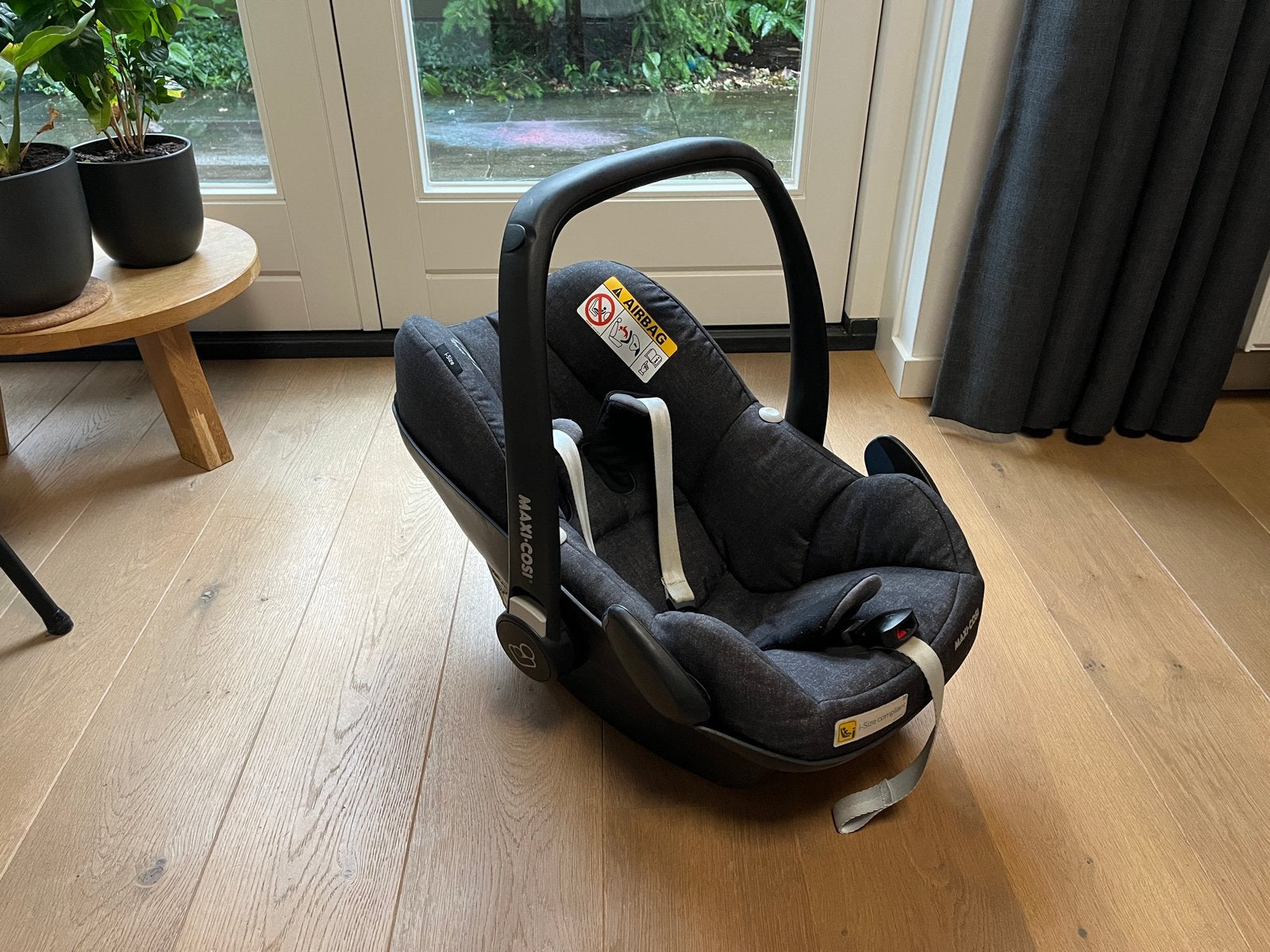 Maxi-Cosi autostoel 0-13 kg met zonnekap en speelboog, Autogordel, Ophalen of Verzenden, Zo goed als nieuw, 0 t/m 13 kg