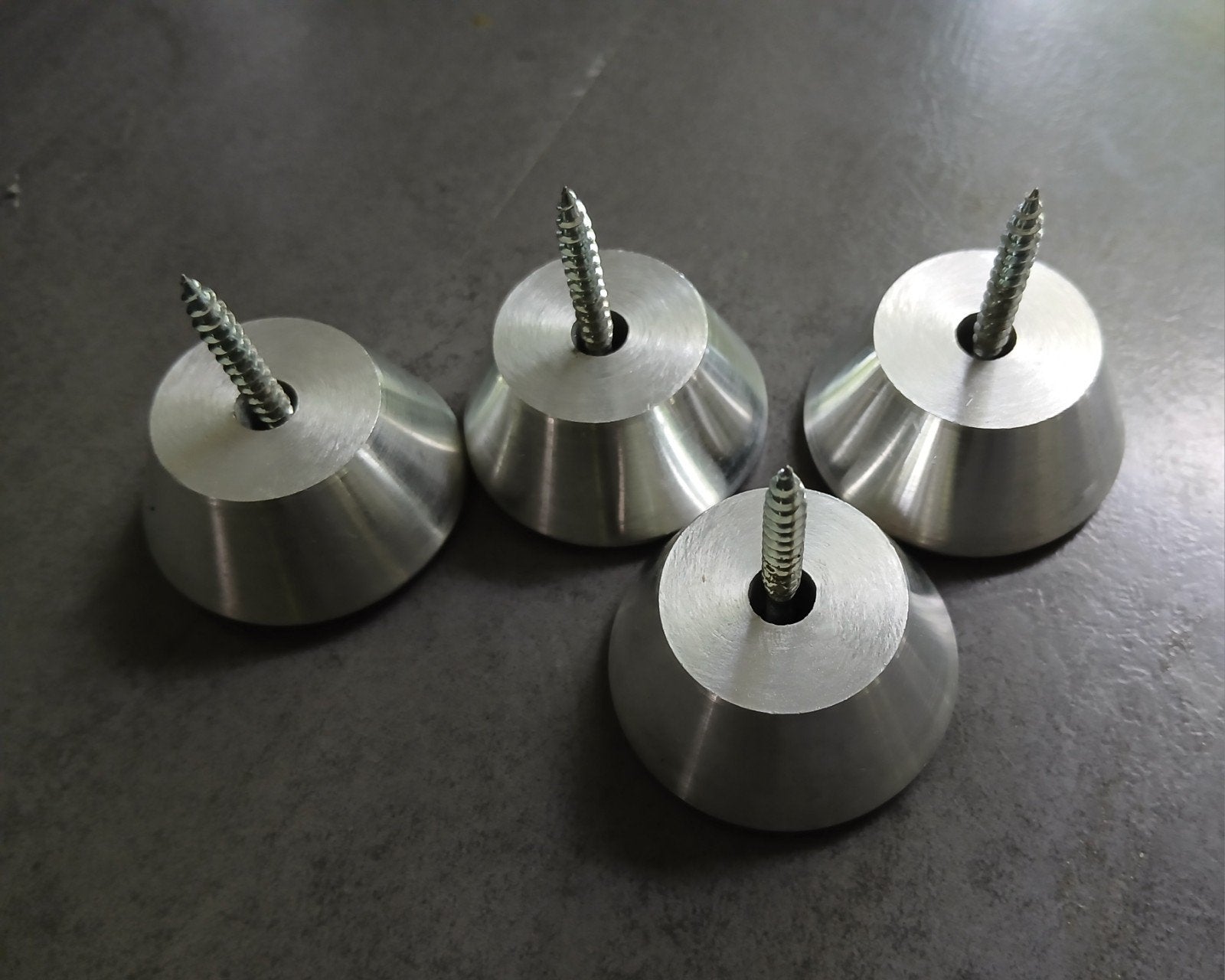 set van 4 massief aluminium apparaat- / luidspreker-voetjes, Ophalen of Verzenden, Gebruikt