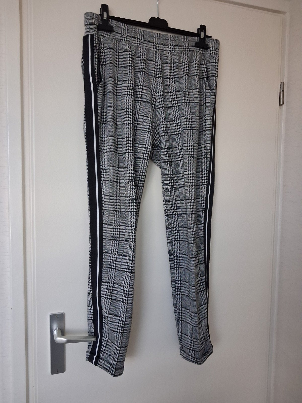 Miss E Collection geruite broek met streep - Maat L, Zwart, Maat 42/44 (L), Ophalen of Verzenden, Zo goed als nieuw