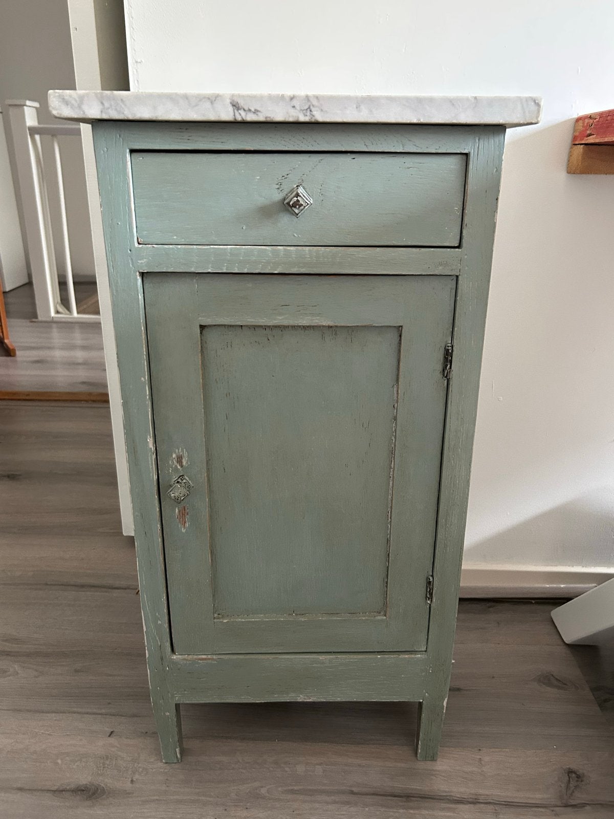Vintage nachtkastje met marmeren blad, Ophalen, Gebruikt, Minder dan 45 cm, 70 cm of meer