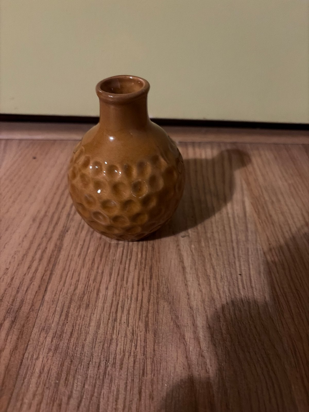 Klein bruin vaasje, 10 cm hoog, Ophalen, Zo goed als nieuw, Bruin, 10 cm