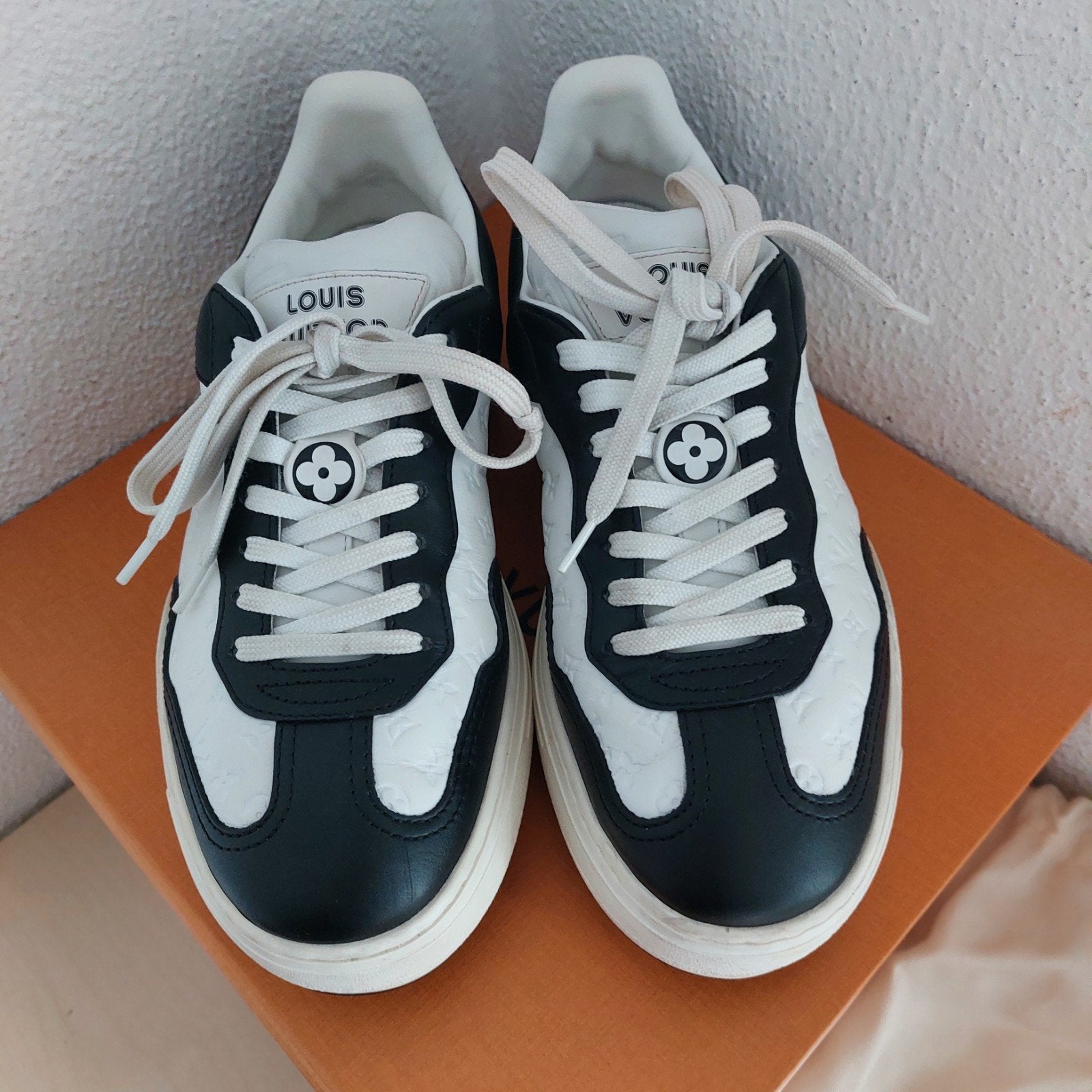 Louis Vuitton Sneakers Maat 37 - Zo goed als nieuw, Zwart, Louis Vuitton, Ophalen of Verzenden, Sneakers of Gympen