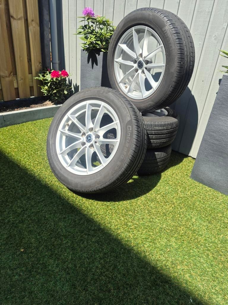 Mercedes Vito velgen met zomerbanden 17 inch, Ophalen