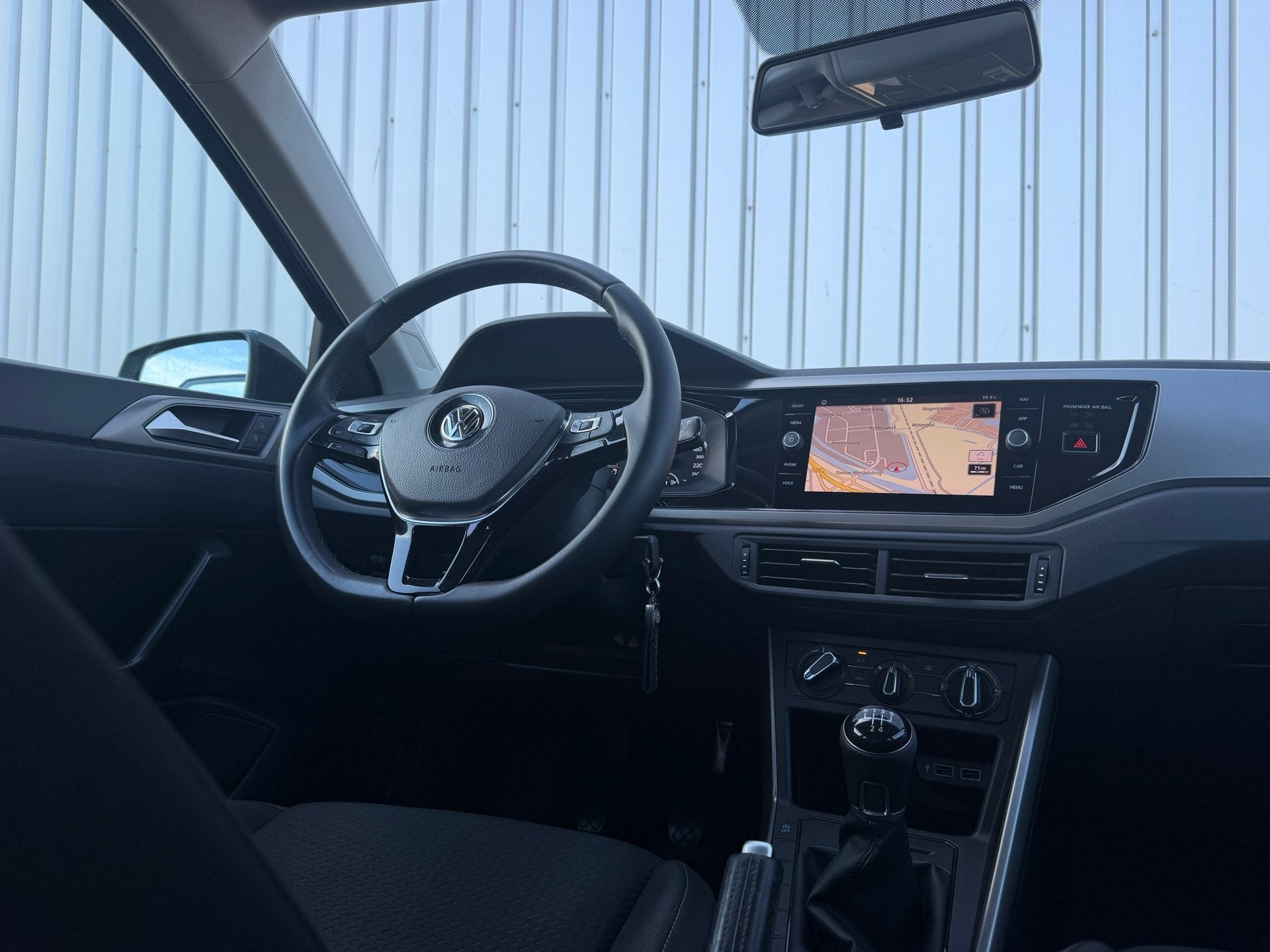 Volkswagen Polo 1.0 TSI Comfortline Business - Deep Black -, Voorwielaandrijving, Stof, Origineel Nederlands, Bedrijf