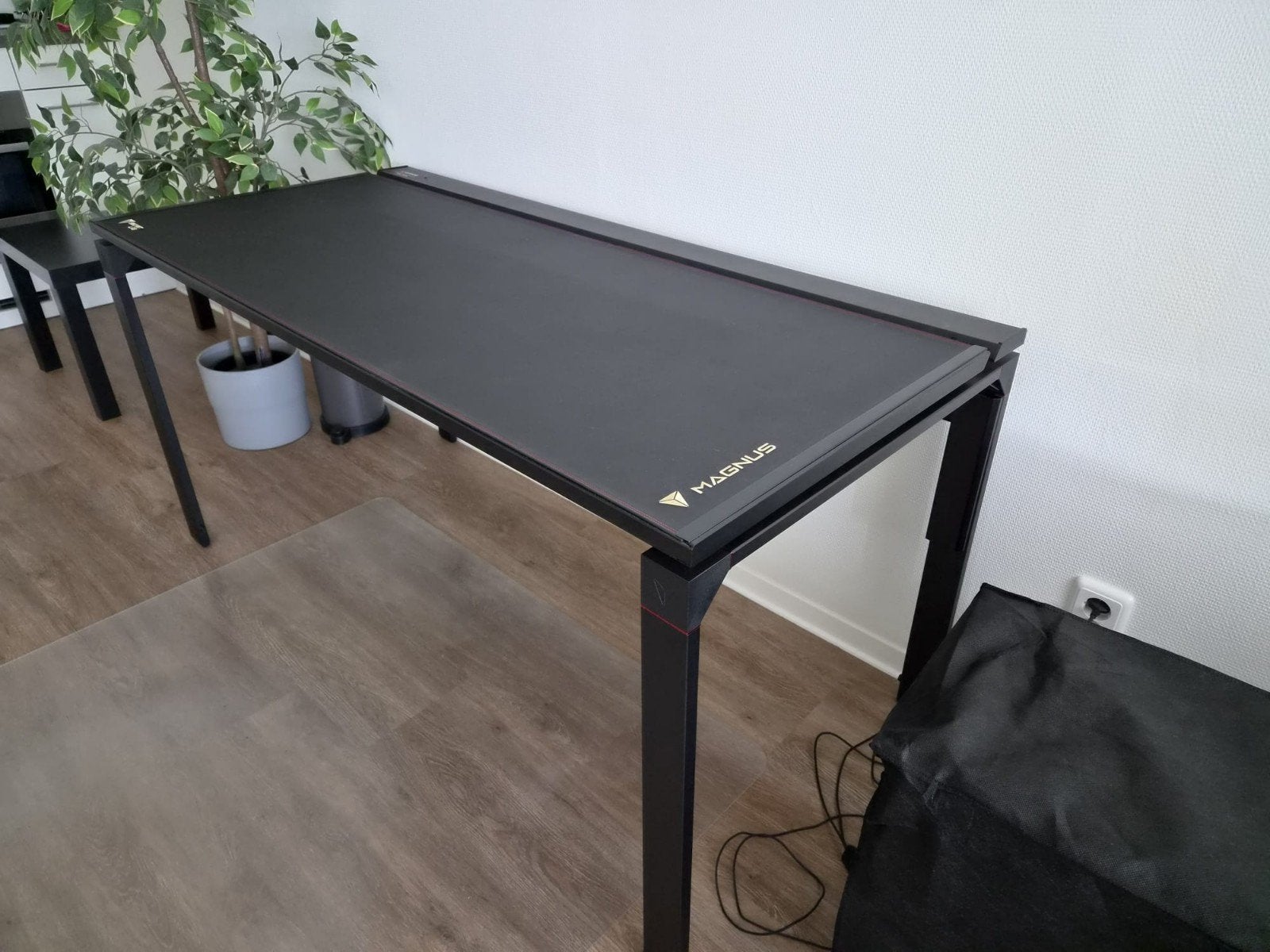 Secretlab MAGNUS Metalen Bureau, Ophalen, Zo goed als nieuw