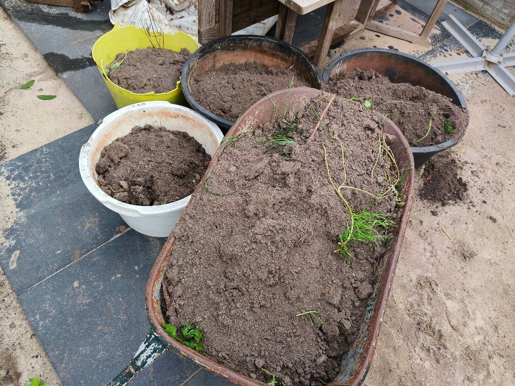 Aarde/ zwart zand / tuingrond, Ophalen, Tuinaarde