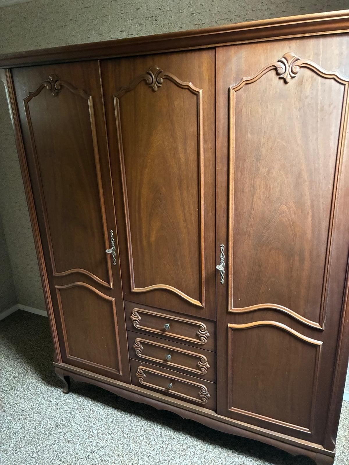 Klassieke houten kledingkast met lades en deuren, Huis en Inrichting, Ophalen, Klassiek, Barok, Antiek, Gebruikt, 200 cm of meer