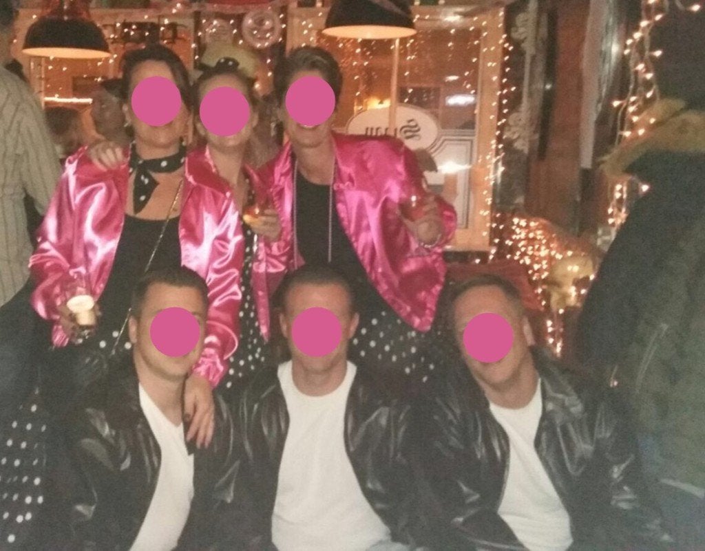 T Brids jasjes te huur voor Grease complete outfit max €22pp, Ophalen, Overige maten, Kleding, Overige thema's