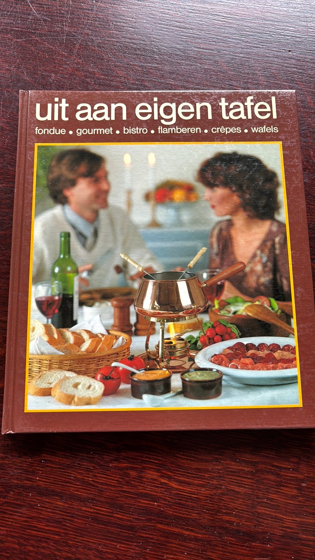 Uit aan eigen tafel / Fondue, Gourmet, Bistro, Flamberen, Cr, Boeken, Ophalen of Verzenden, Zo goed als nieuw