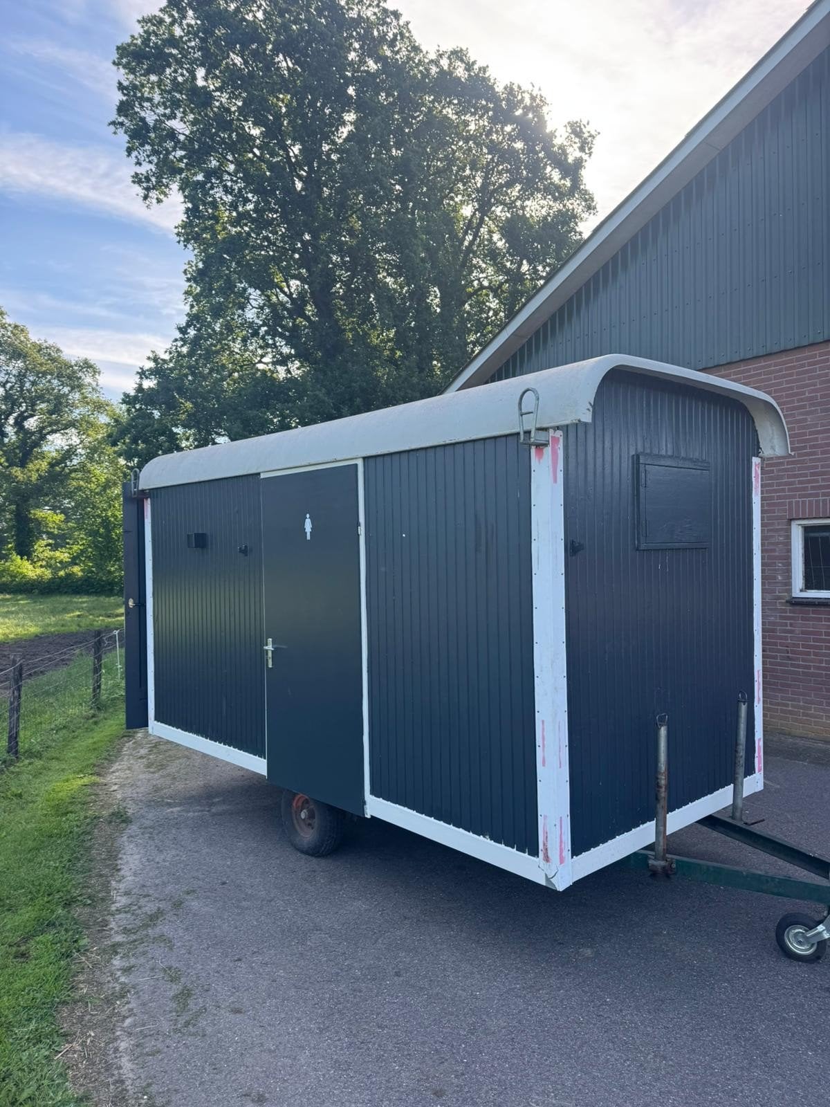 toiletwagen verhuur, Tuin en Terras, Tuinhuizen, Ophalen of Verzenden, 500 cm of meer, Schuur, 3 ramen of meer
