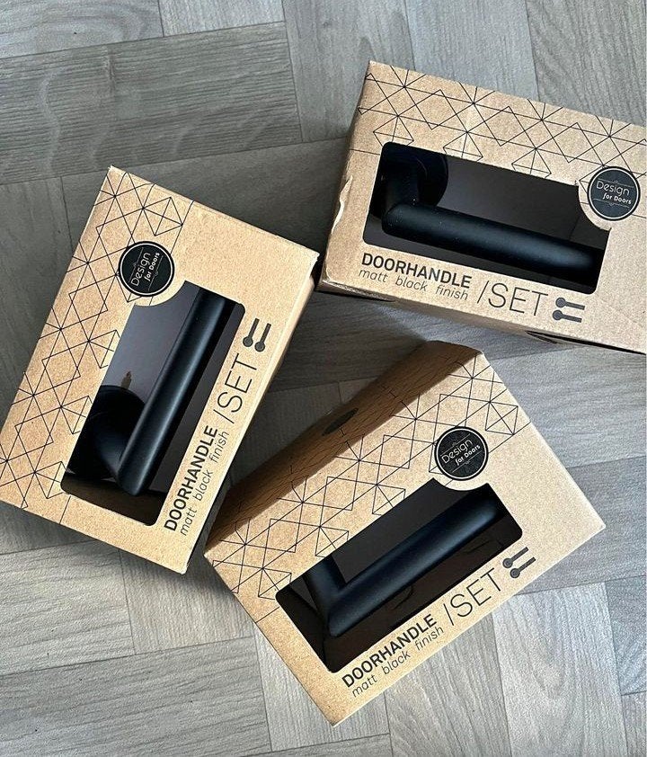 Nieuwe Deurkrukset Mat Zwart met Rond Schroefrozet, Ophalen of Verzenden, Nieuw, Binnendeur, 200 tot 215 cm