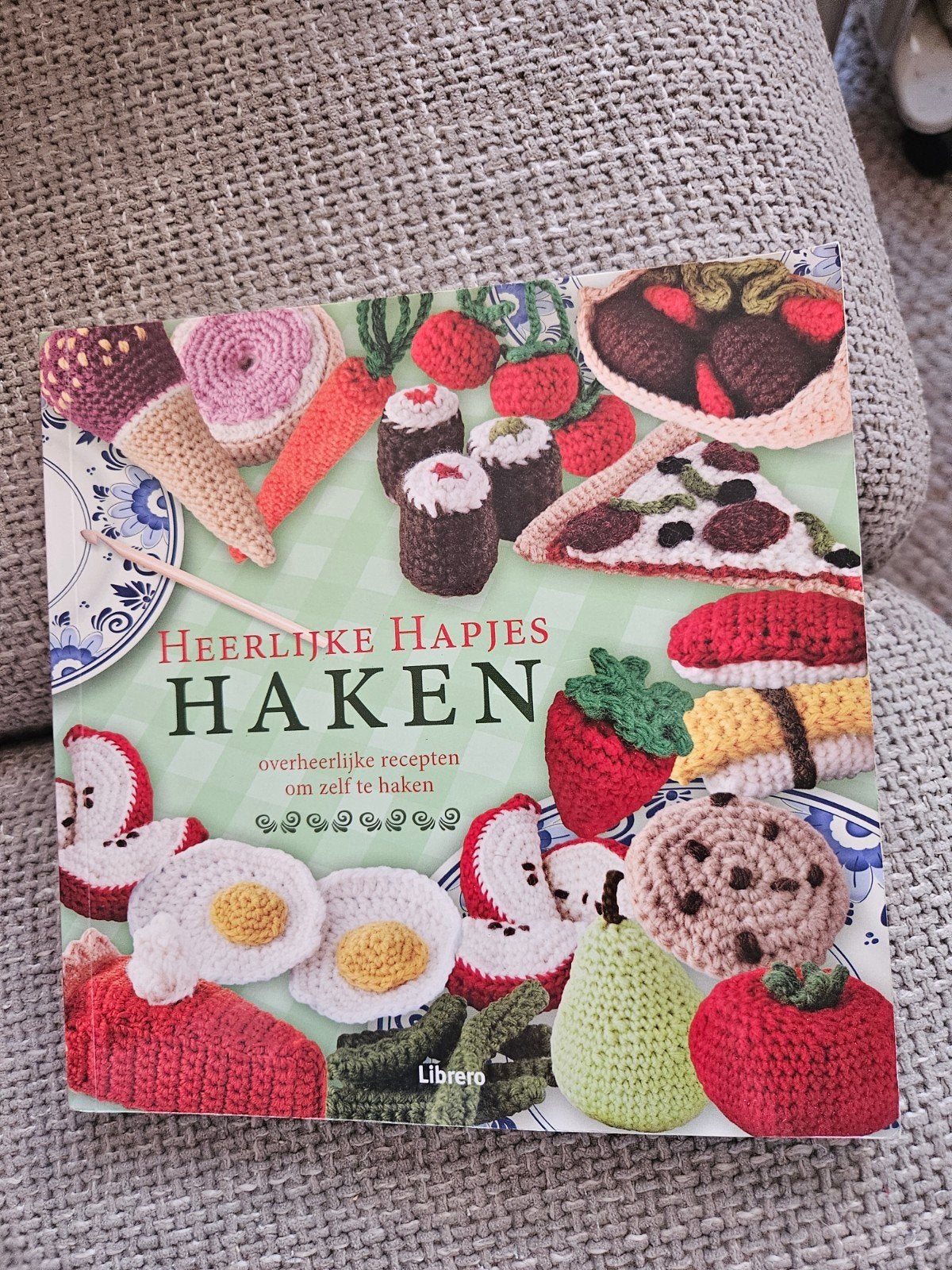 Heerlijke Hapjes Haken - Haakpatronen Boek, Ophalen of Verzenden, Zo goed als nieuw, Haken, Patroon of Boek