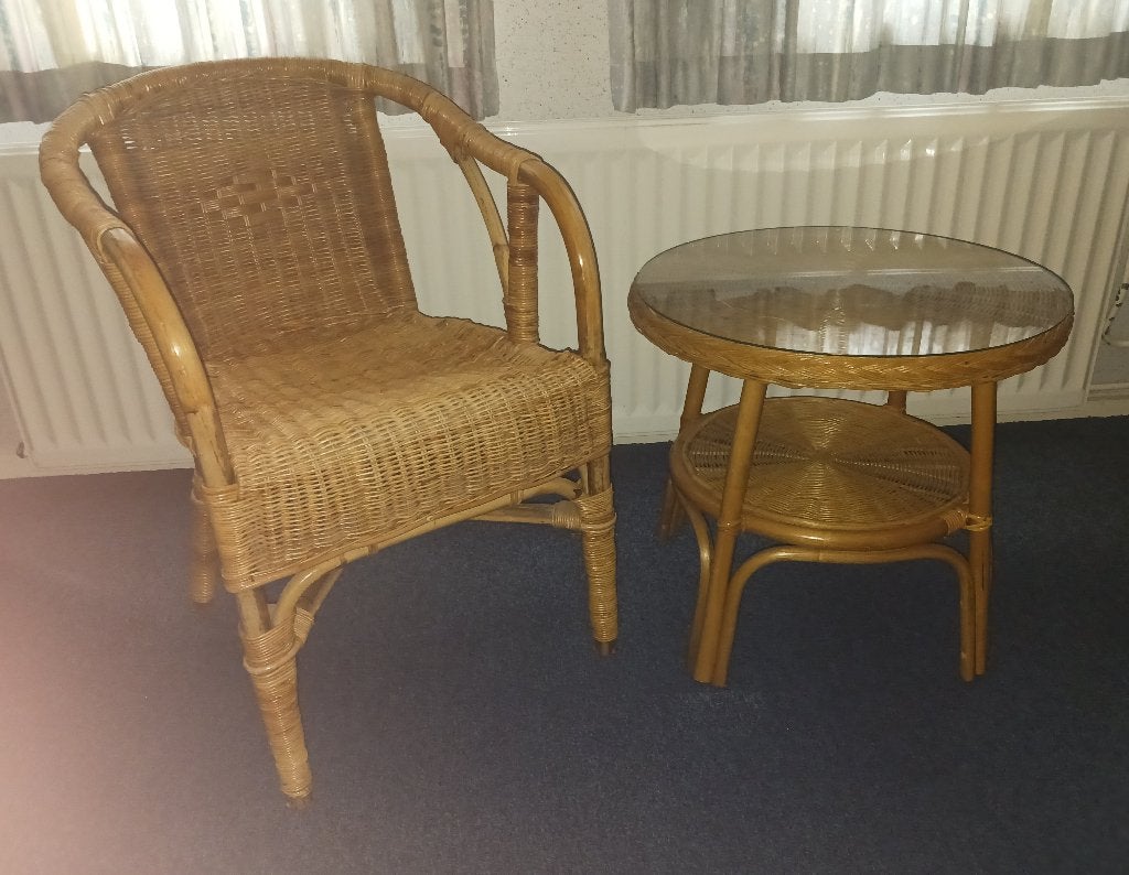 Rotan bijzettafel met glazen blad en rotan stoel, Ophalen