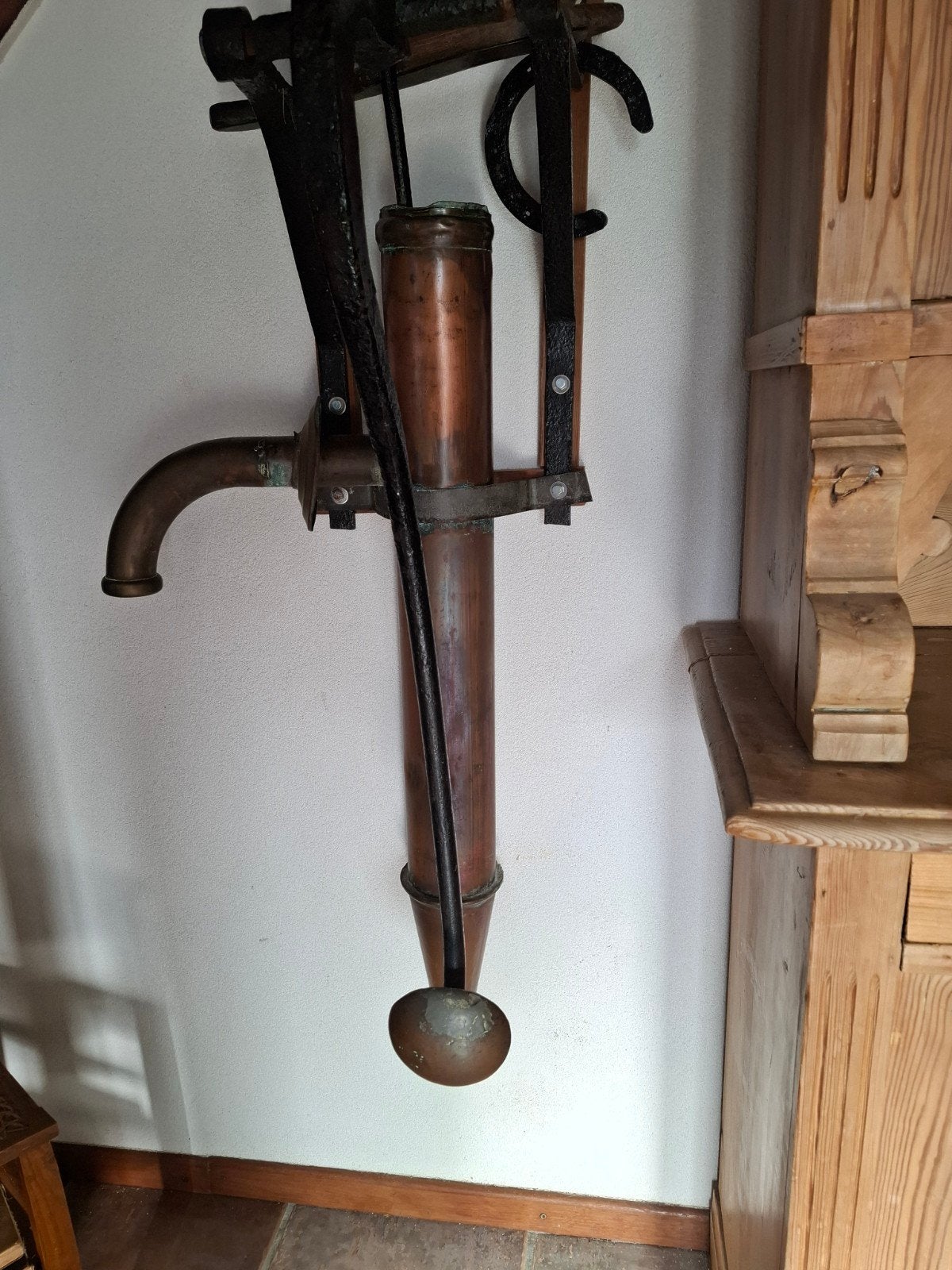 Oude waterpomp van boerderij., Ophalen