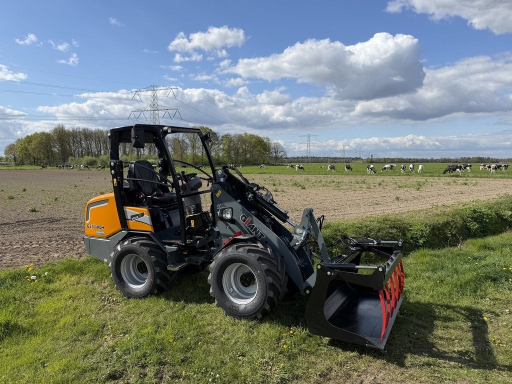 Giant G2700 HD+ minishovel / kniklader NIEUW, Tobroco, Info@tobroco.nl, Sprendlingenstraat 57
5061 KM  Oisterwijk, NL, Wiellader of Shovel