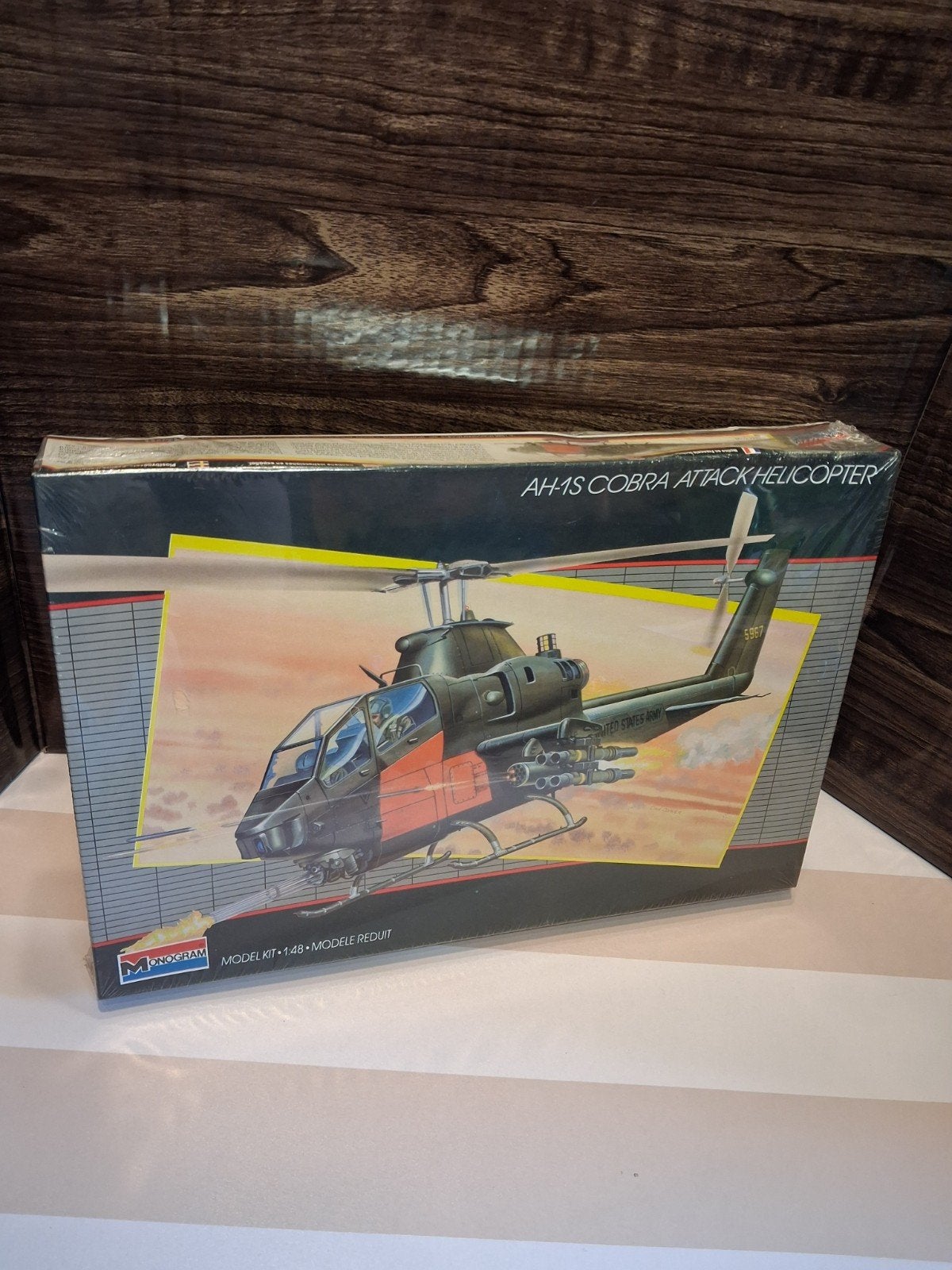 Monogram - AH-1S Cobra Attack Helicopter, Hobby en Vrije tijd, Overige merken, 1:200 of kleiner, Helikopter, Nieuw
