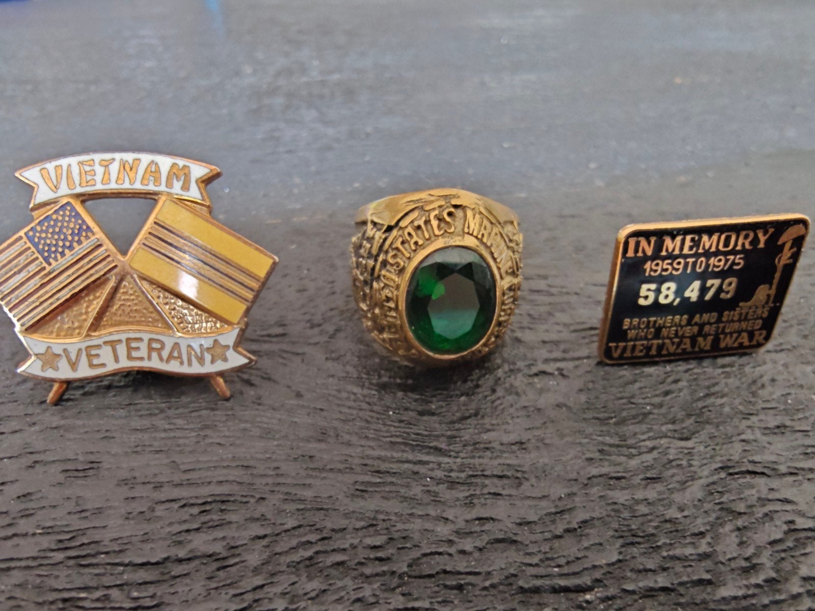 Ring en 2 pins Vietnam veteraan US Marine Corps, Verzenden