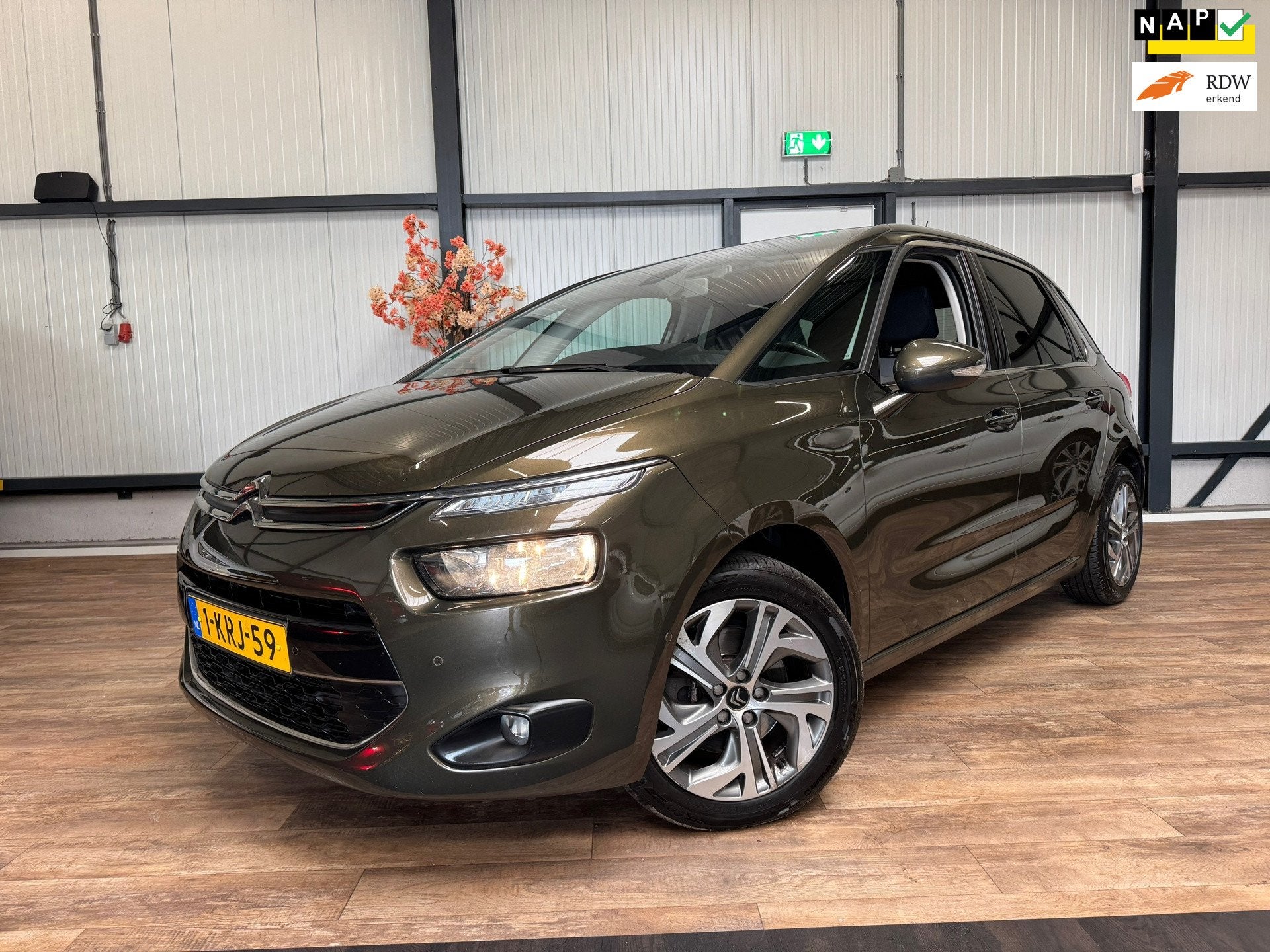 Citroen C4 Picasso 1.6 THP Intensive / Cruise / Navi / Camer, Voorwielaandrijving, Stof, Gebruikt, Zwart