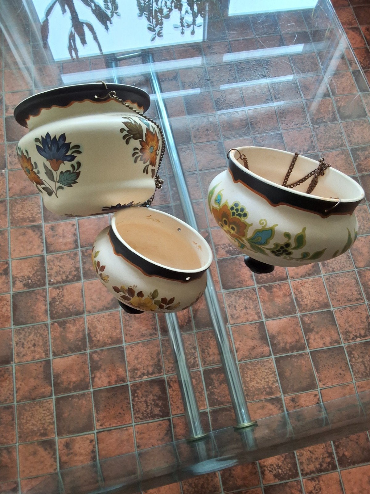 Set van 3 vintage plateel hangpotten met bloemmotief, Gebruikt, Ophalen of Verzenden, Steen/keramiek, Meerkleurig