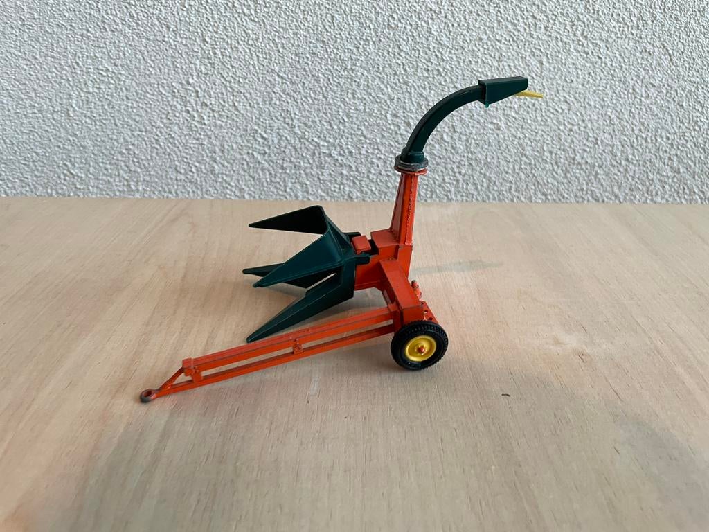 Britains model 9542 getrokken maishakselaar met bek, 1/32, Hobby en Vrije tijd, Modelauto's | 1:32, Ophalen of Verzenden, Zo goed als nieuw