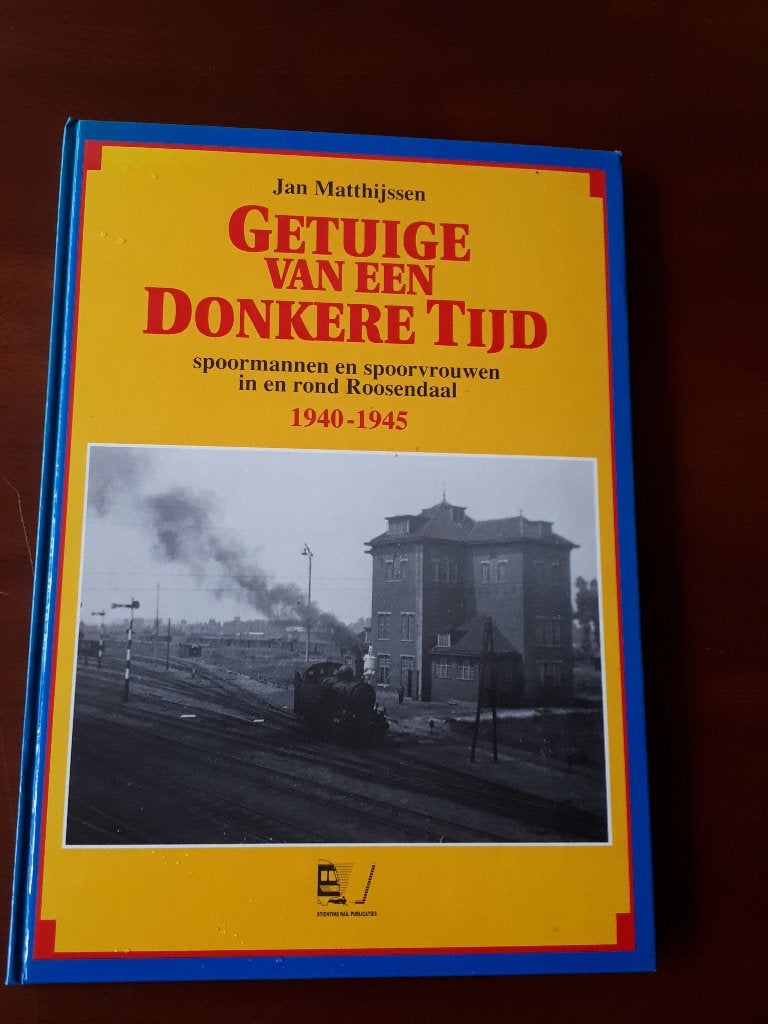 Getuigen van een donkere tijd roosendaal 40/45 hardcover, Ophalen of Verzenden, Tweede Wereldoorlog, Zo goed als nieuw, Overige onderwerpen