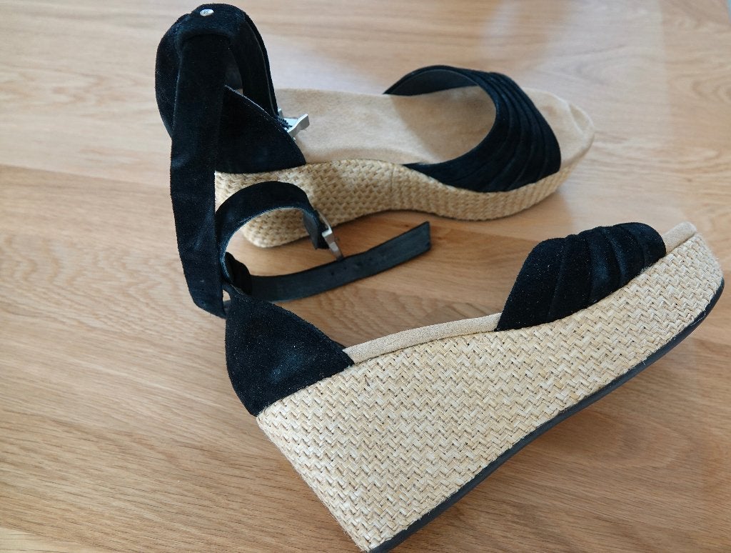 Zomerschoentjes Uggs maat 36,5, Ophalen of Verzenden, Zo goed als nieuw, Zwart