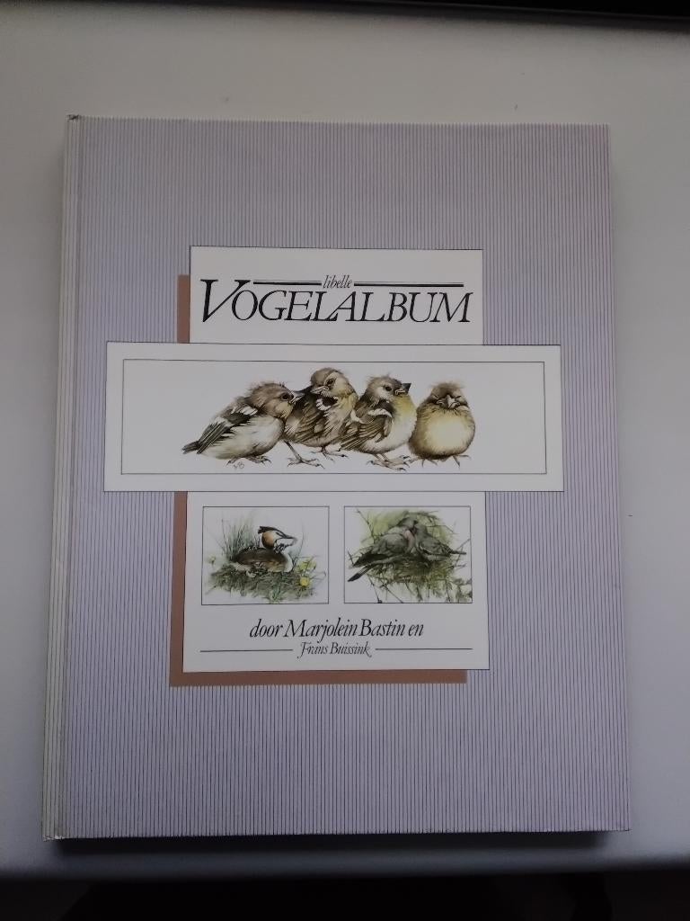Libelle Vogelalbum - Marjolein Bastin en Frans Buissink, Ophalen of Verzenden, Zo goed als nieuw, Marjolein Bastin, Plaatjesalbum