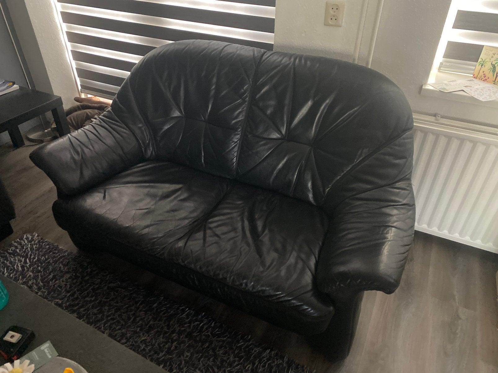 Gratis afhalen: Zwart leren bank, Ophalen, Gebruikt, Minder dan 75 cm, Tweepersoons