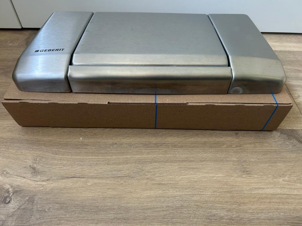 Te koop : RVS Geberit UP130 bedieningspaneel 34 x 18,5 cm, Ophalen of Verzenden, Zo goed als nieuw, Rvs, Toilet
