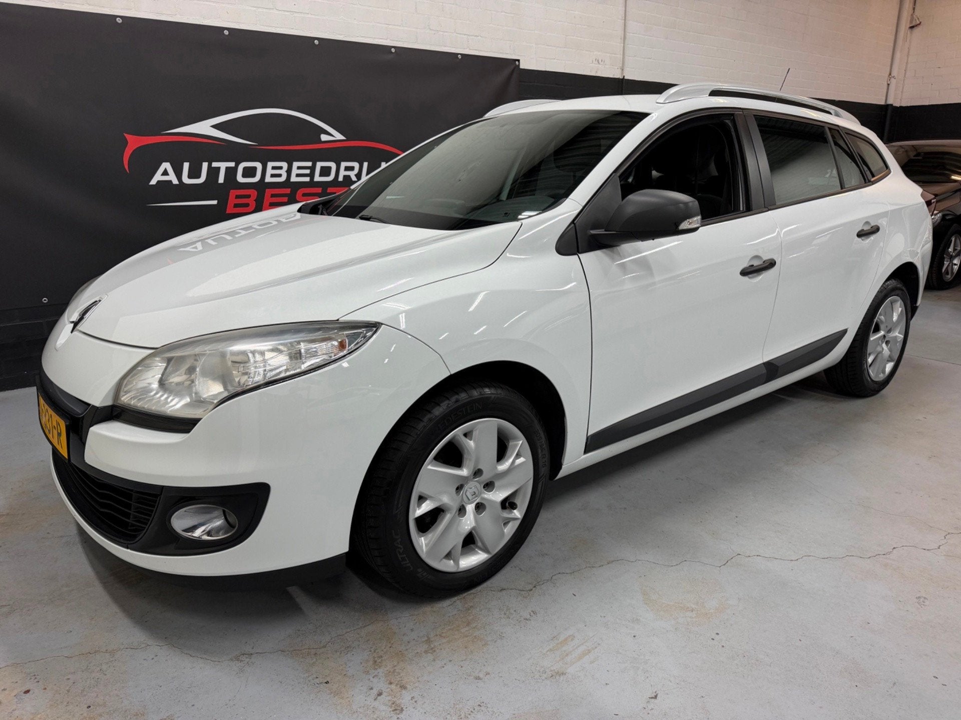 Renault Mégane Estate 1.6 Authentique Nap/Airco/Navi/APK 07, Auto's, Voorwielaandrijving, Gebruikt, Zwart, 4 cilinders