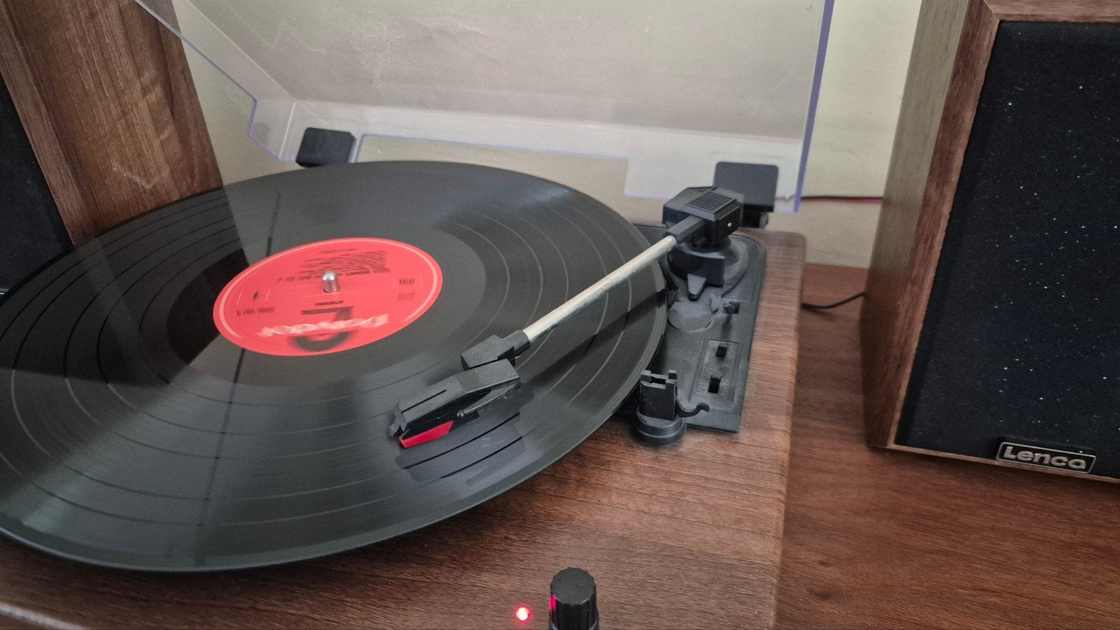 Lenco LS-100 Platenspeler met speakers en Bluetooth