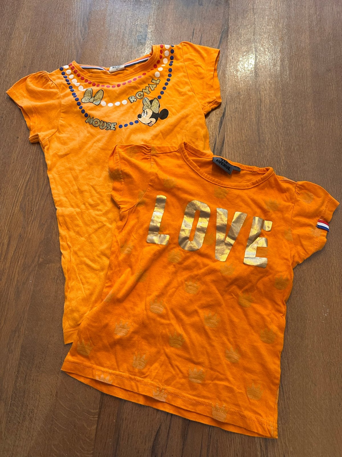 2 oranje T-shirts maat 110/116, Disney en 9th Avenue, Kinderen en Baby's, Ophalen of Verzenden, Gebruikt, Meisje, Shirt of Longsleeve