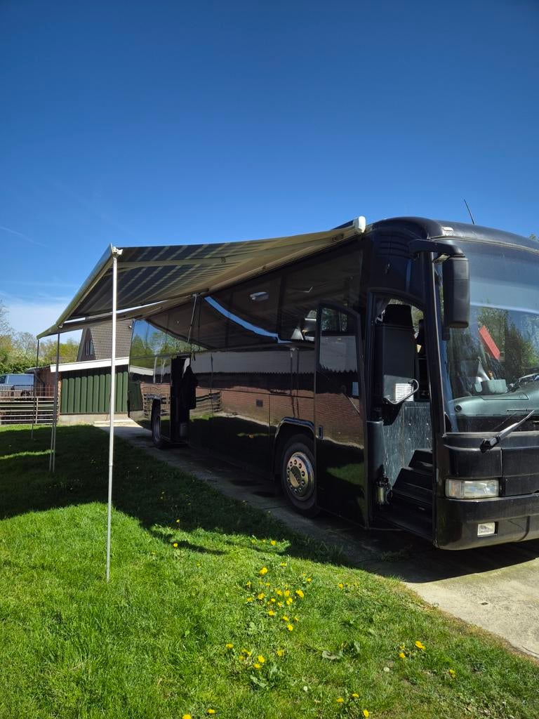 Unieke omgebouwde touringcar camper met luifel, Caravans en Kamperen, Campers, Overige merken, Half-automaat, Koelkast, Diesel