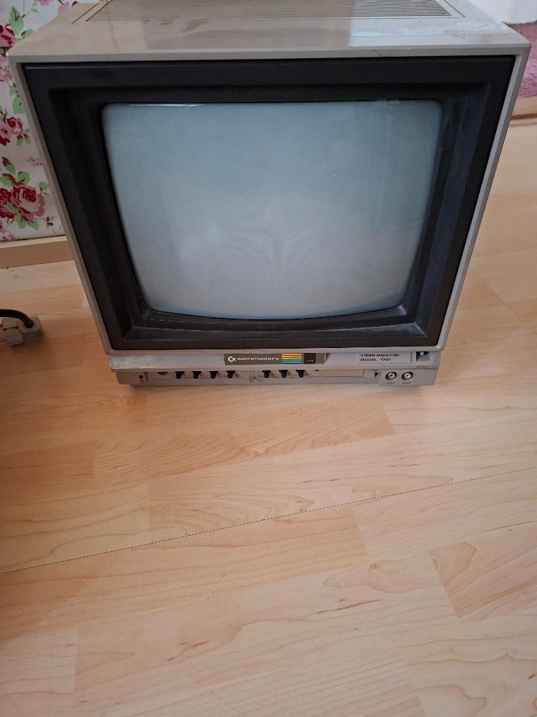 commodore video monitor 1701, Computers en Software, Vintage Computers, Ophalen