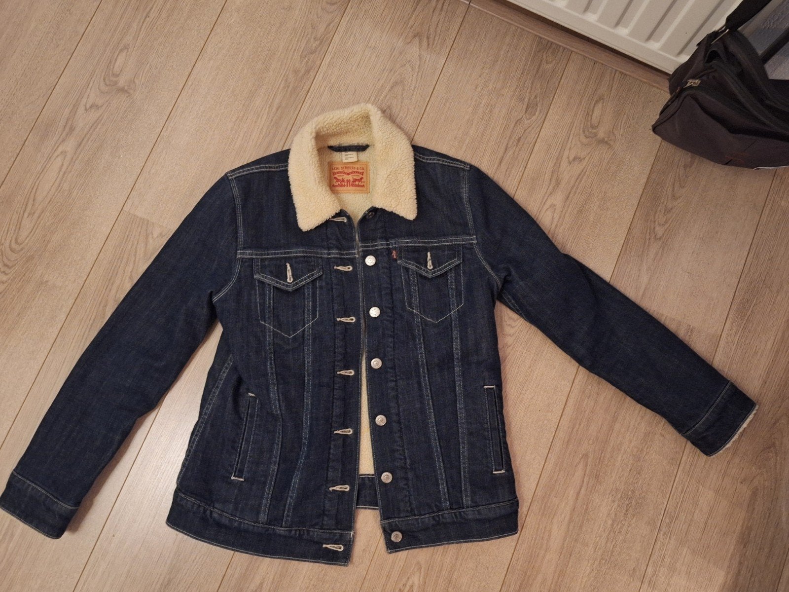 Levi's Sherpa Trucker Jacket - Donkerblauw met teddy voering, Maat 38/40 (M), Blauw, Ophalen of Verzenden, Zo goed als nieuw