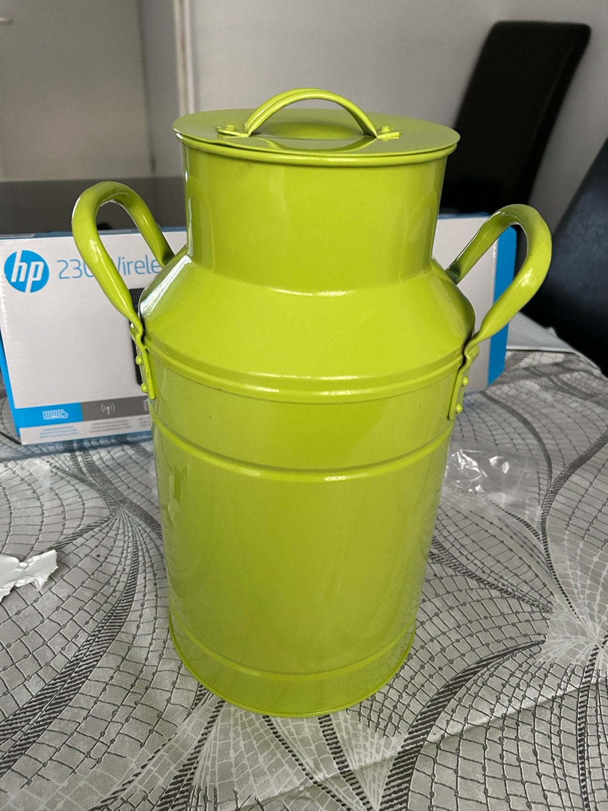 Groene metalen melkbus vaas met deksel en handvatten, Ophalen of Verzenden, Zo goed als nieuw, Metaal, Geschikt voor droogbloemen