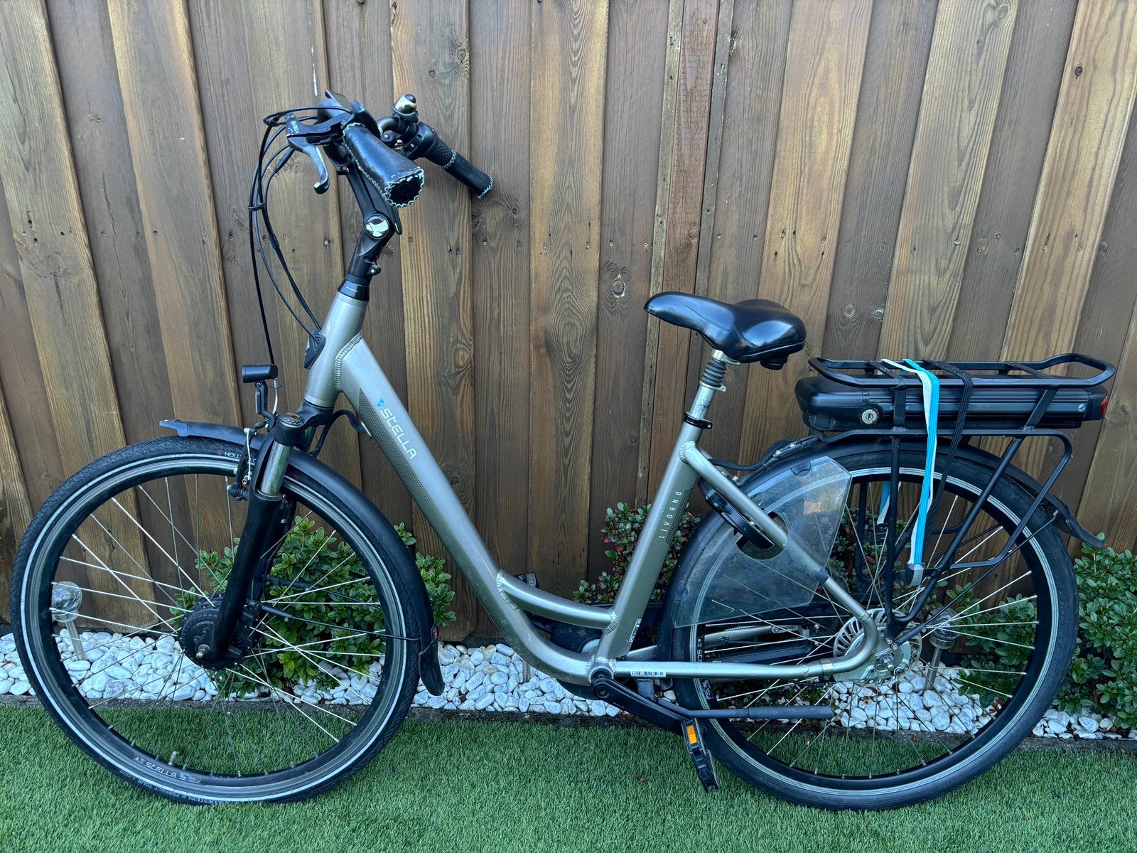 Stella Livorno E-bike - Met 2 Accu's, Zo goed als nieuw, 51 tot 55 cm, 50 km per accu of meer, Ophalen