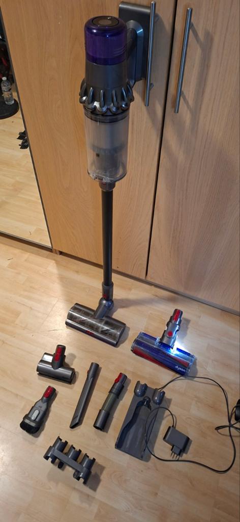 Goedwerkende Dyson V11 - draadloze steelstofzuiger, Ophalen of Verzenden, Zo goed als nieuw