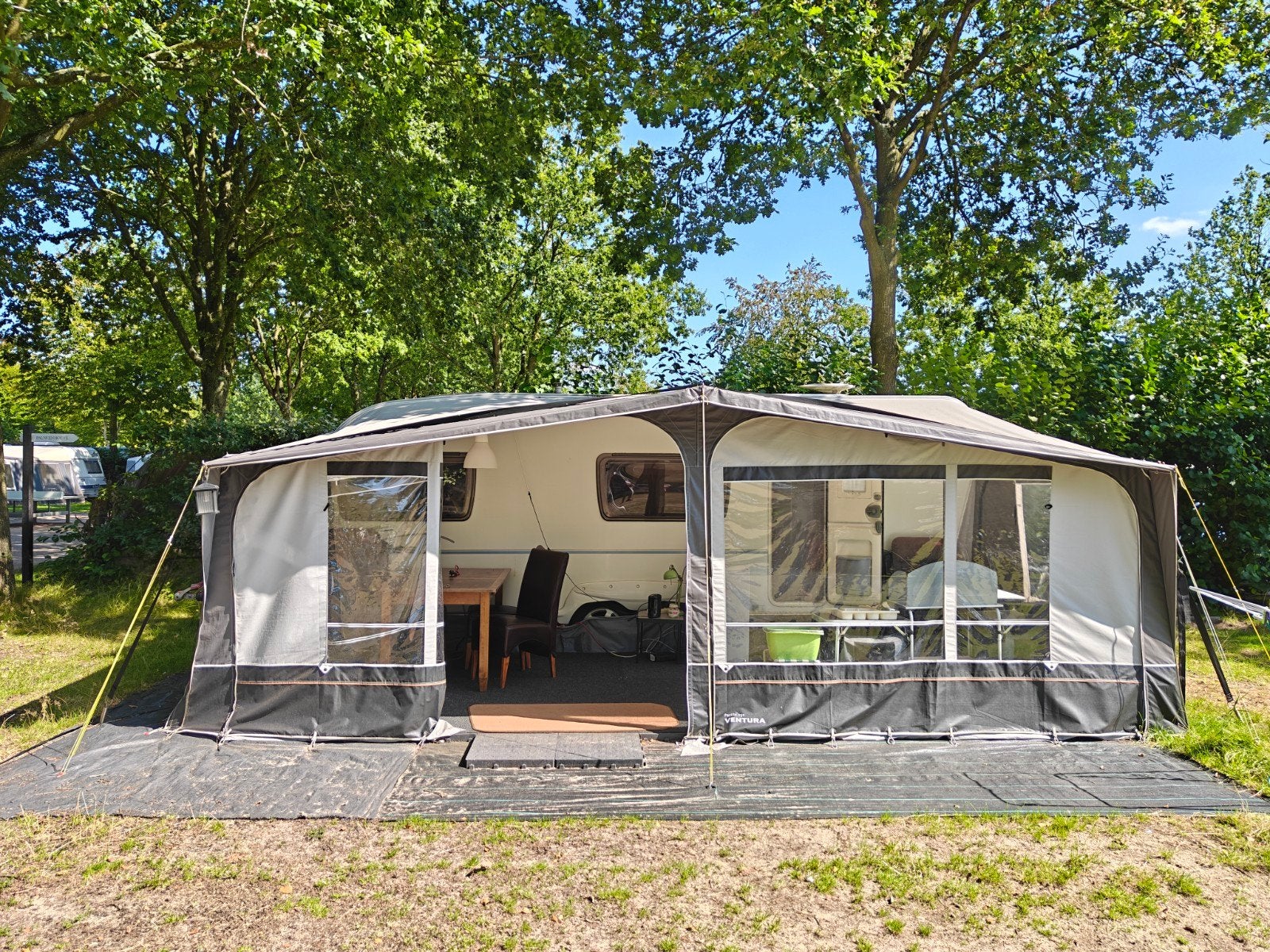 Zeer luxe 6 persoons caravan met 2 stapelbedden & voortent!, Overige merken, Leemansweg 33d, Bedrijf, Swift