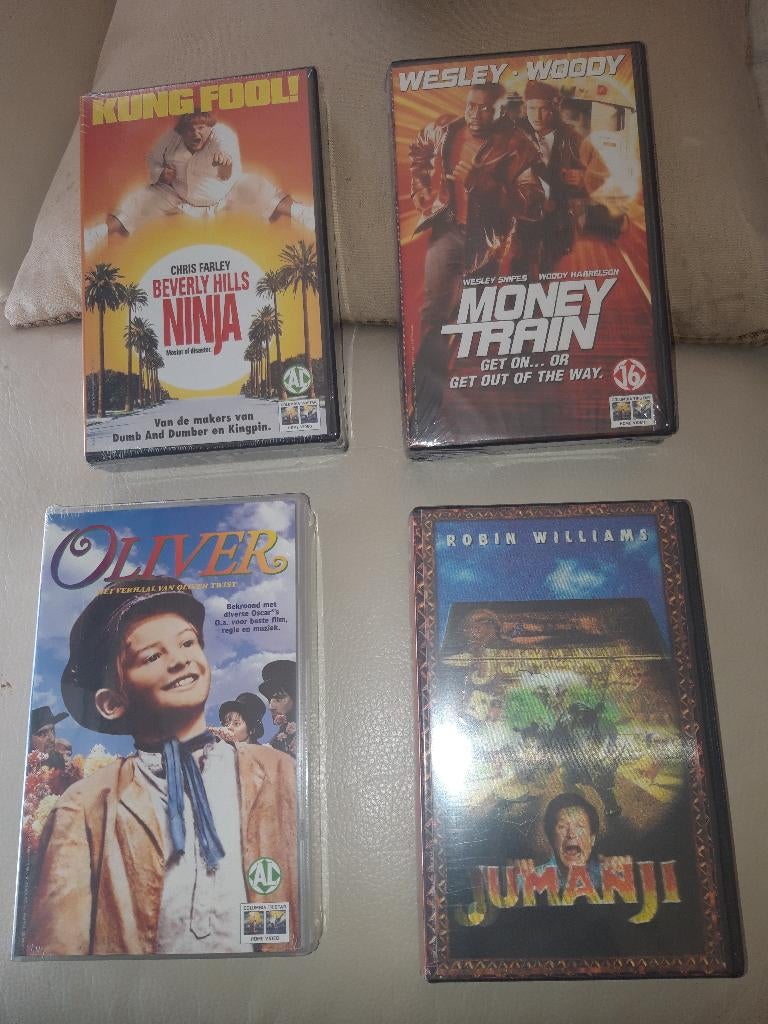 Nieuw verpakte VHS videobanden Jumanji, Money Train, Oliver, Alle leeftijden, Ophalen of Verzenden, Nieuw in verpakking, Actie en Avontuur