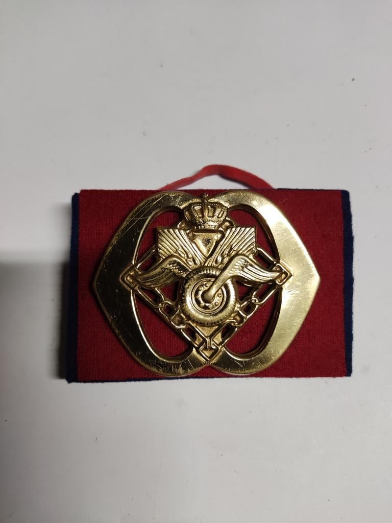 Baretembleem Bevoorrading en Transport, rood blauw, Ophalen of Verzenden, Landmacht, Nederland, Embleem of Badge