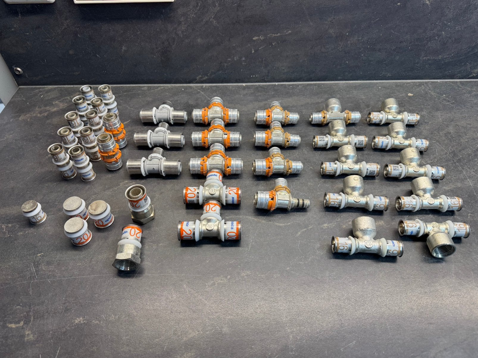 Uponor pers koppelingen, Doe-het-zelf en Verbouw, Buizen en Afvoer, Overige materialen, Overige typen, Zo goed als nieuw, Minder dan 2 meter