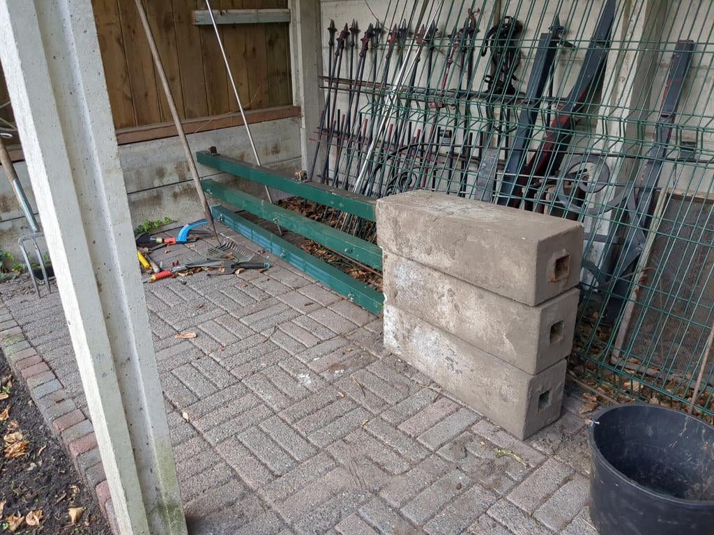 Palen voor hekwerk met betonnen poer, met poort, Tuin en Terras, Ophalen, Gebruikt, Overige materialen, Met poort