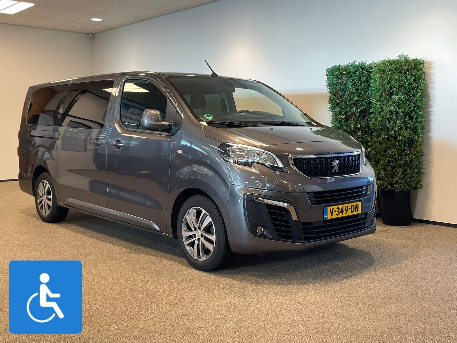 Peugeot Expert L3H1 Rolstoelbus 4+1, Auto's, 12 maanden, Stof, Gebruikt, 4 stoelen