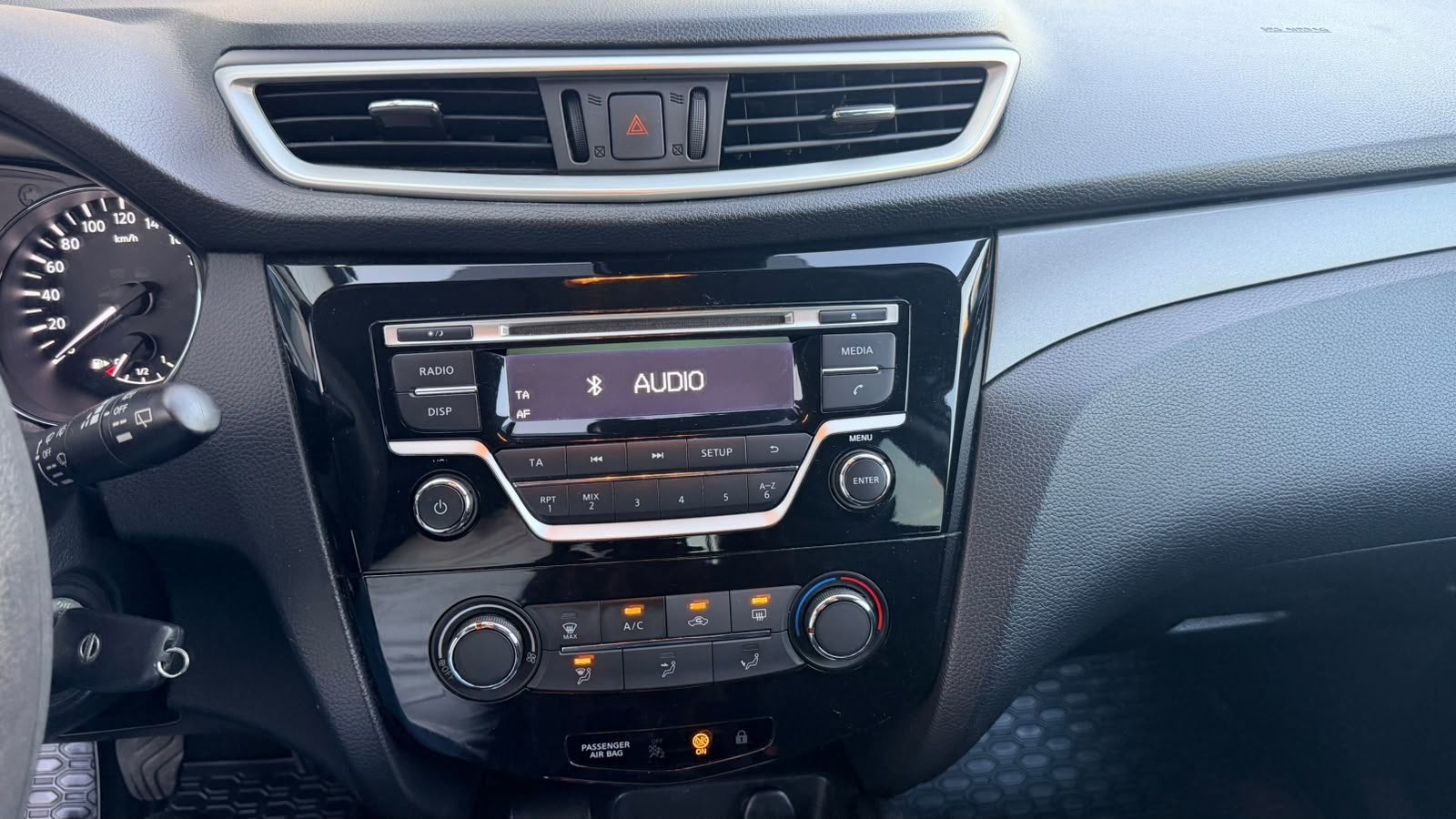 Foto 12 van Nissan Qashqai 1.2 T Visia ZEER NETJES!