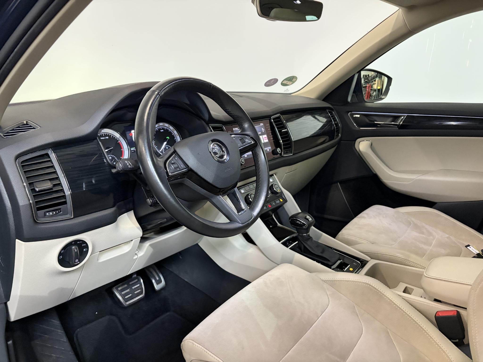 Skoda Kodiaq 2.0 TSI 4x4 Style Business 7 PERSOONS Elektrisc, Auto's, Automaat, Gebruikt, 4 cilinders, 7 stoelen