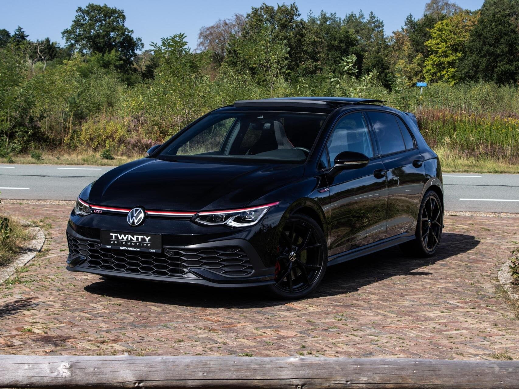 Volkswagen Golf GTI Clubsport 45 Jahre |Akra|Pano|H&K|IQ, Zwart, 4 cilinders, 1984 cc, Alcantara