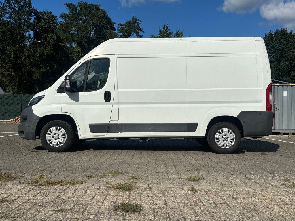 Foto 4 van Peugeot Boxer GB 330 L2h2 130PK 2017 luchtgeveerde stoel