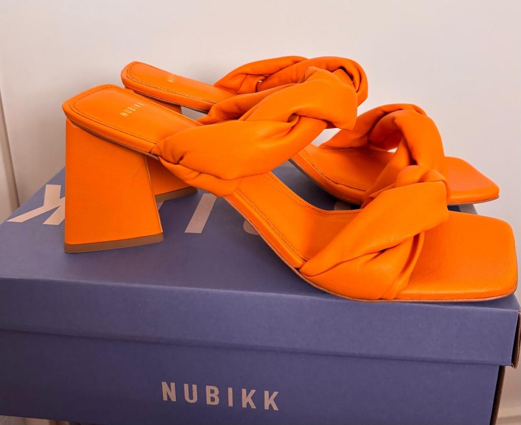 Nubikk Triangle Twist Sandalen Oranje Leer Maat 41 Nieuw, Kleding | Dames, Schoenen, Nieuw, Oranje, Sandalen of Muiltjes, Ophalen of Verzenden